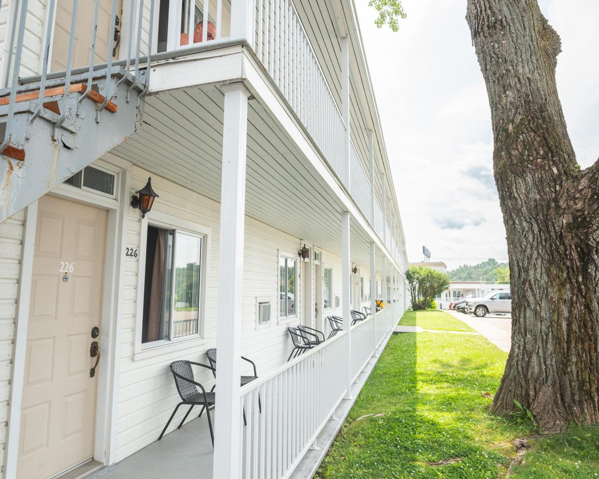 Auberge Le Parasol Saguenay Exterior foto