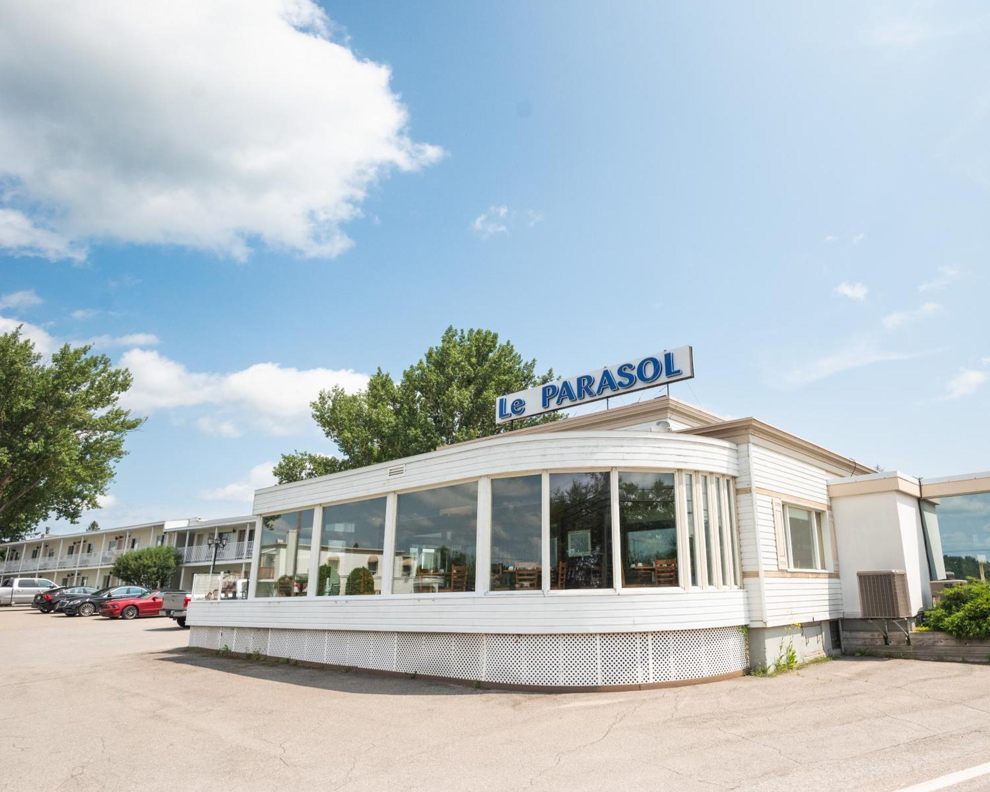 Auberge Le Parasol Saguenay Exterior foto