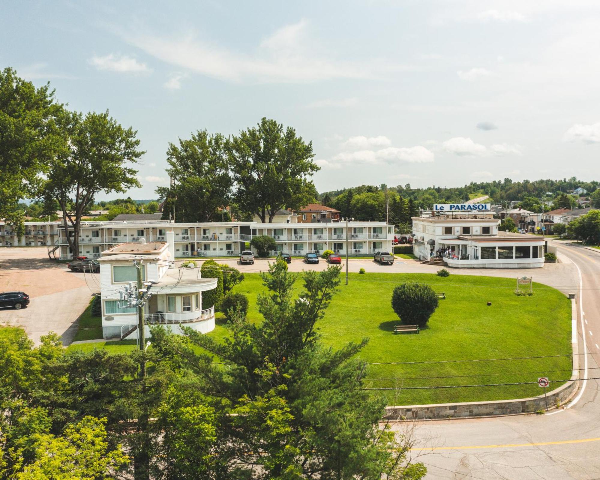 Auberge Le Parasol Saguenay Exterior foto