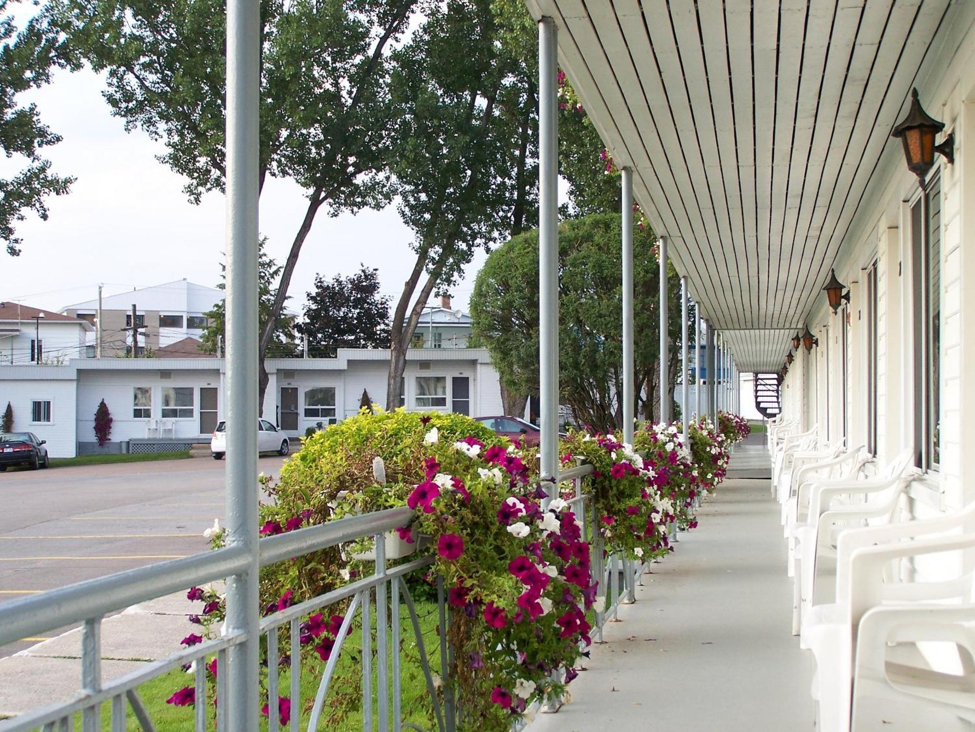 Auberge Le Parasol Saguenay Exterior foto