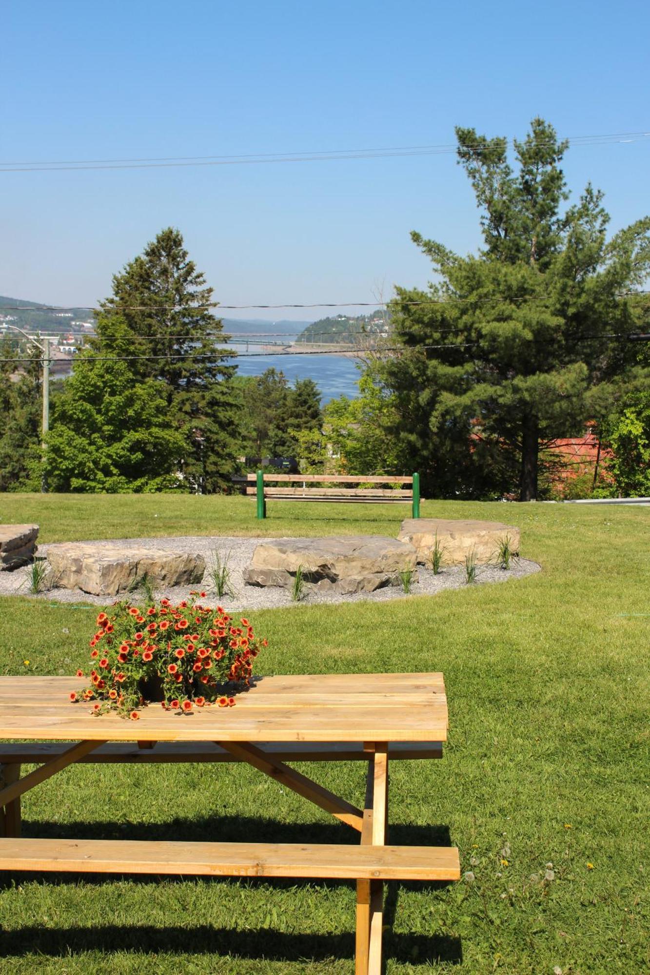 Auberge Le Parasol Saguenay Exterior foto